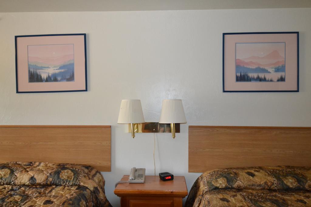 Dude & Roundup Motel West Yellowstone Ngoại thất bức ảnh